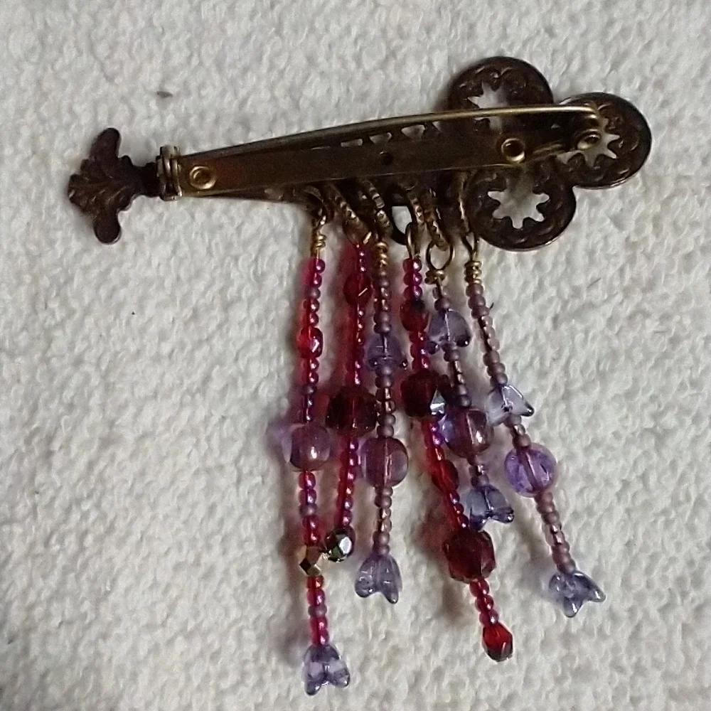 Goldtone purple red decorative dangle tassel beads brooch